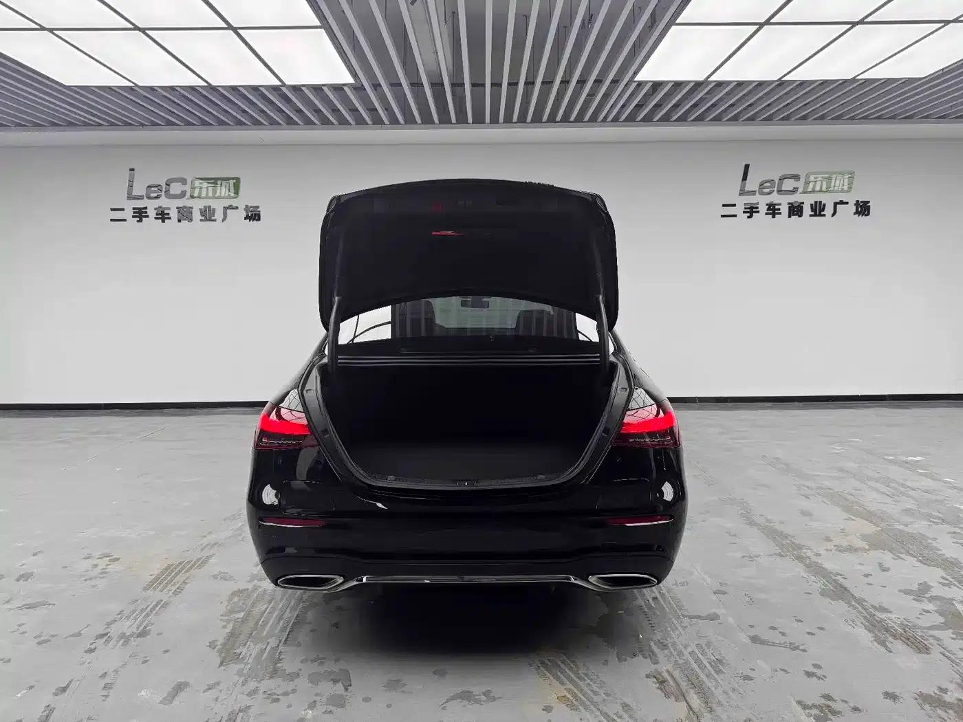 Mercedes-Benz E-Class PHEV 2023 E 350 e L Plug-in Hybrid Sports Sedan — миниатюра 9