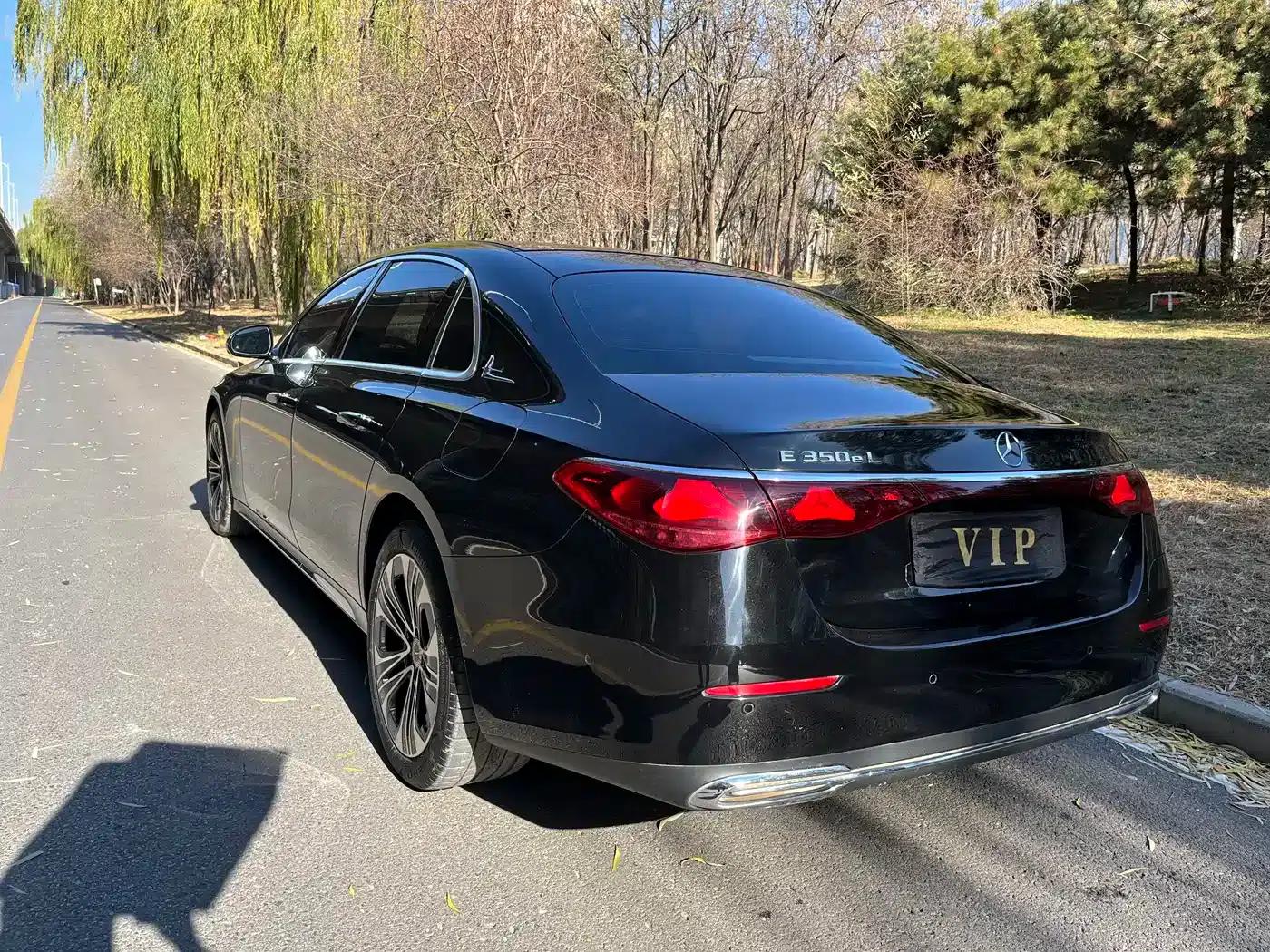 Mercedes-Benz E-Class PHEV 2024 E 350 e L Plug-in Hybrid Sedan — миниатюра 4