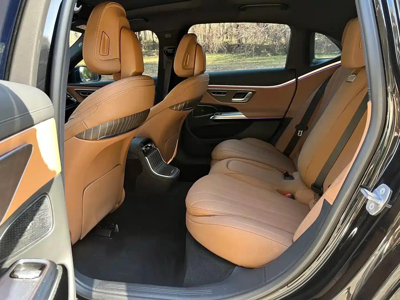 Mercedes-Benz E-Class PHEV 2024 E 350 e L Plug-in Hybrid Sedan — миниатюра 8