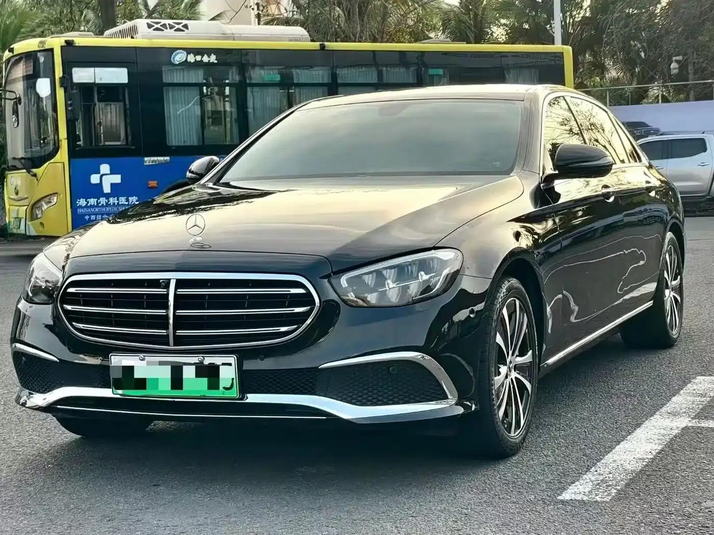 Mercedes-Benz E-Class PHEV 2022 Facelift E 350 e L Plug-in Hybrid Sedan — миниатюра 1