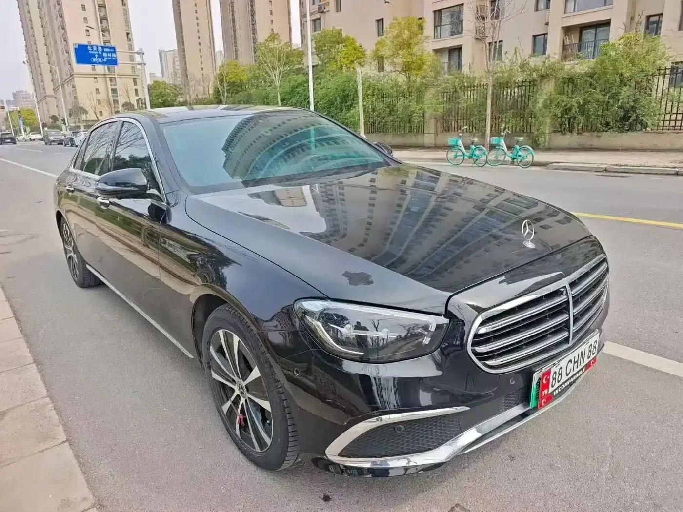 Mercedes-Benz E-Class PHEV 2022 E 350 e L Plug-in Hybrid Sedan — миниатюра 1