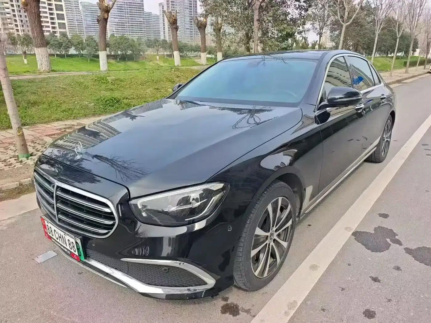 Mercedes-Benz E-Class PHEV 2022 E 350 e L Plug-in Hybrid Sedan — миниатюра 3