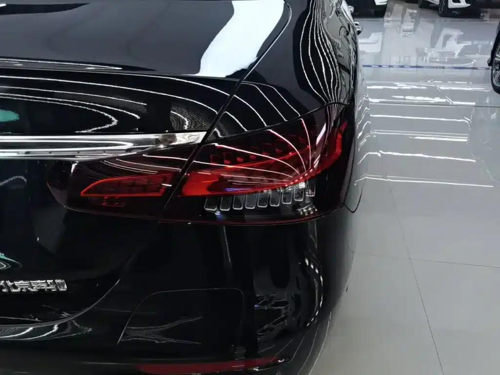 Mercedes-Benz E-Class PHEV 2022 Facelift E 350 e L Plug-in Hybrid Sports Sedan — миниатюра 8