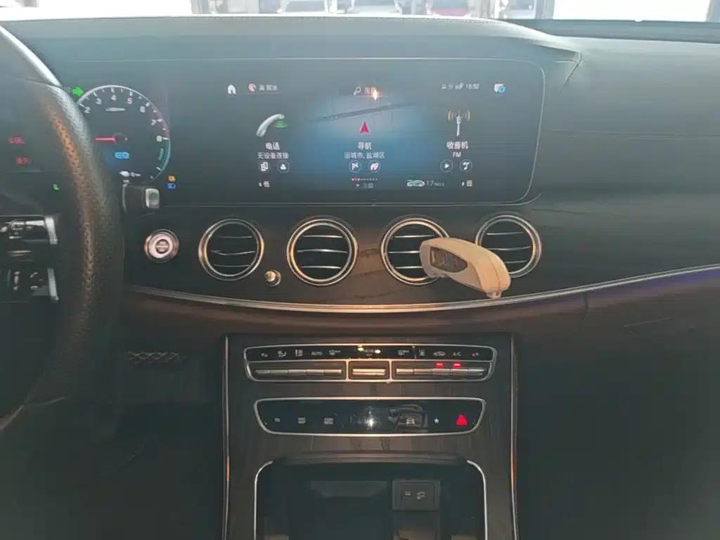 Mercedes-Benz E-Class PHEV 2022 Facelift E 350 e L Plug-in Hybrid Sports Sedan — миниатюра 13
