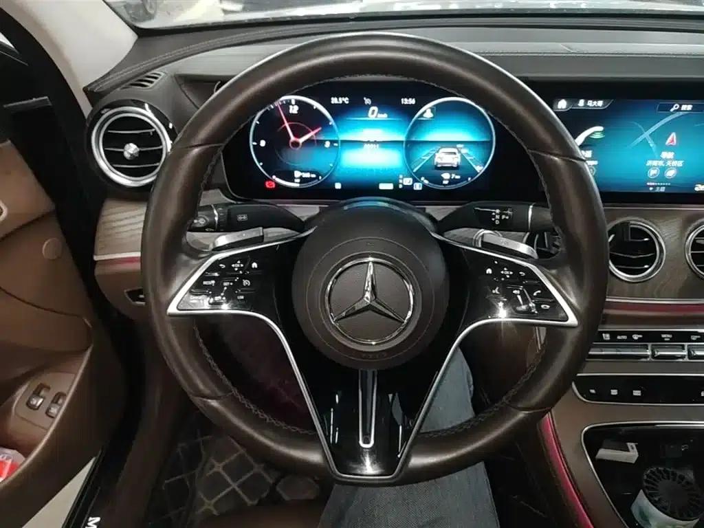 Mercedes-Benz E-Class PHEV 2022 Facelift E 350 e L Plug-in Hybrid Sedan — миниатюра 11