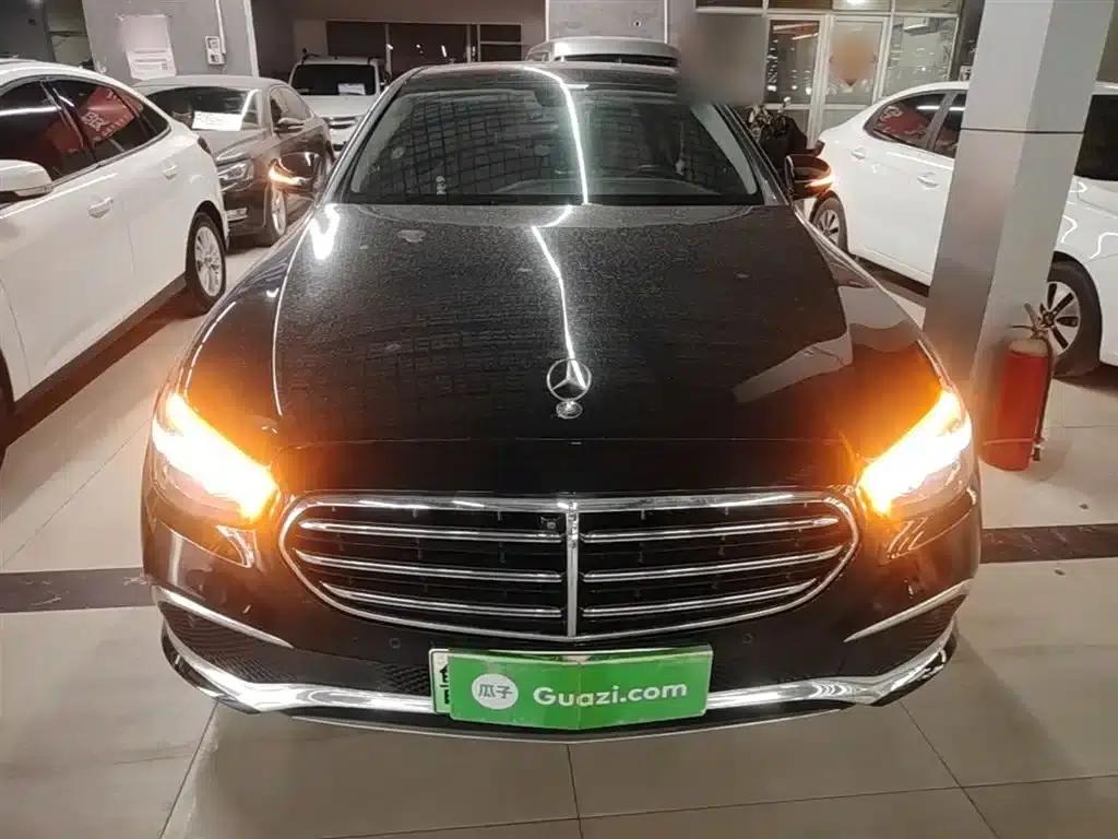 Mercedes-Benz E-Class PHEV 2022 Facelift E 350 e L Plug-in Hybrid Sedan — миниатюра 3