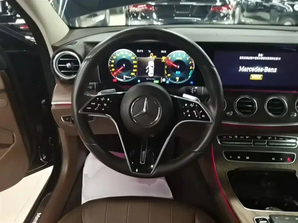 Mercedes-Benz E-Class PHEV 2023 E 350 e L Plug-in Hybrid Sedan — миниатюра 11
