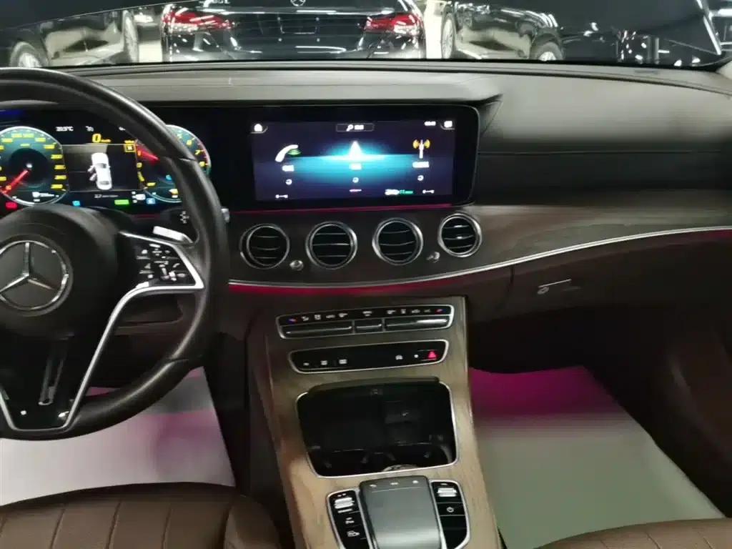 Mercedes-Benz E-Class PHEV 2023 E 350 e L Plug-in Hybrid Sedan — миниатюра 13