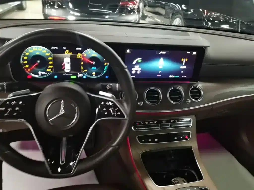 Mercedes-Benz E-Class PHEV 2023 E 350 e L Plug-in Hybrid Sedan — миниатюра 14