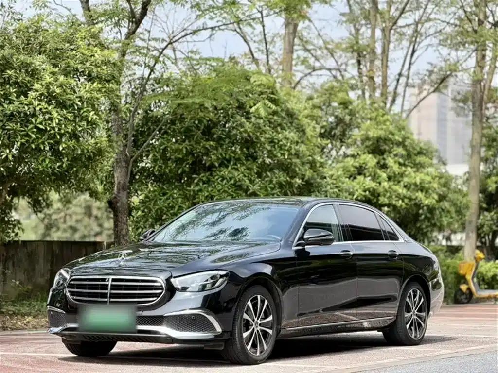 Mercedes-Benz E-Class PHEV 2022 Facelift E 350 e L Plug-in Hybrid Sedan — миниатюра 21