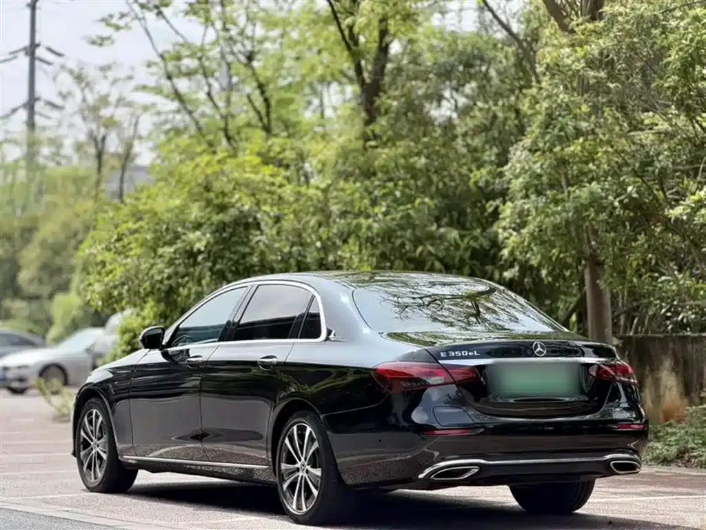 Mercedes-Benz E-Class PHEV 2022 Facelift E 350 e L Plug-in Hybrid Sedan — миниатюра 22