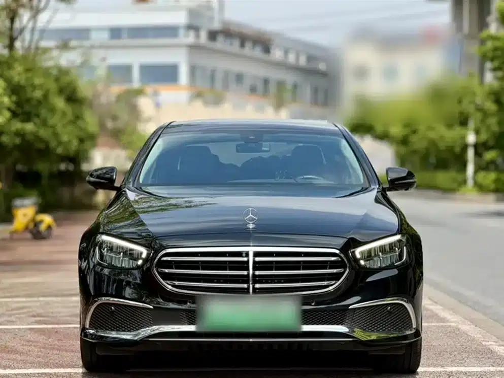 Mercedes-Benz E-Class PHEV 2022 Facelift E 350 e L Plug-in Hybrid Sedan — миниатюра 24