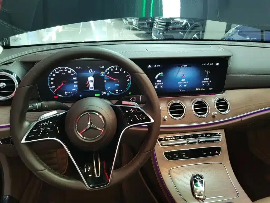 Mercedes-Benz E-Class PHEV 2023 E 350 e L Plug-in Hybrid Sedan — миниатюра 13