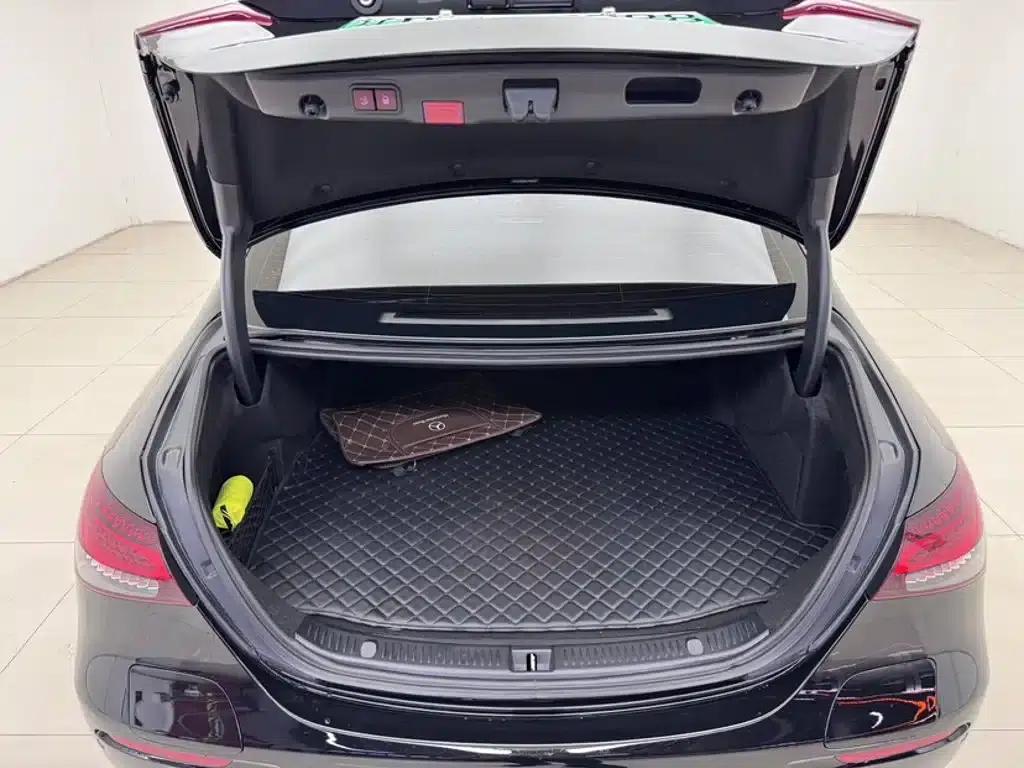 Mercedes-Benz E-Class PHEV 2023 E 350 e L Plug-in Hybrid Sedan — миниатюра 19