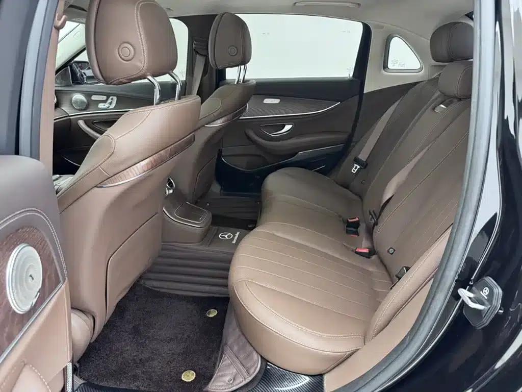 Mercedes-Benz E-Class PHEV 2023 E 350 e L Plug-in Hybrid Sedan — миниатюра 24