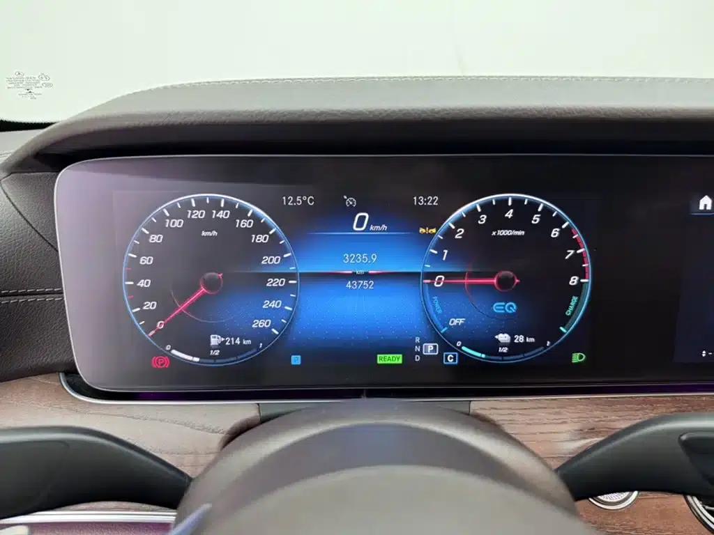 Mercedes-Benz E-Class PHEV 2023 E 350 e L Plug-in Hybrid Sedan — миниатюра 9