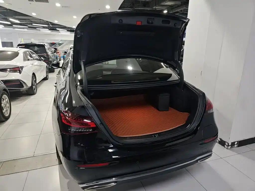Mercedes-Benz E-Class PHEV 2022 Facelift E 350 e L Plug-in Hybrid Sedan — миниатюра 19