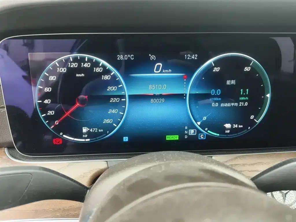 Mercedes-Benz E-Class PHEV 2022 Facelift E 350 e L Plug-in Hybrid Sedan — миниатюра 5