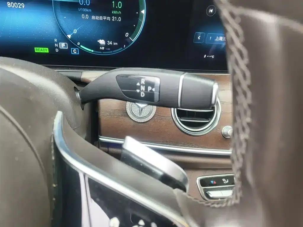 Mercedes-Benz E-Class PHEV 2022 Facelift E 350 e L Plug-in Hybrid Sedan — миниатюра 7
