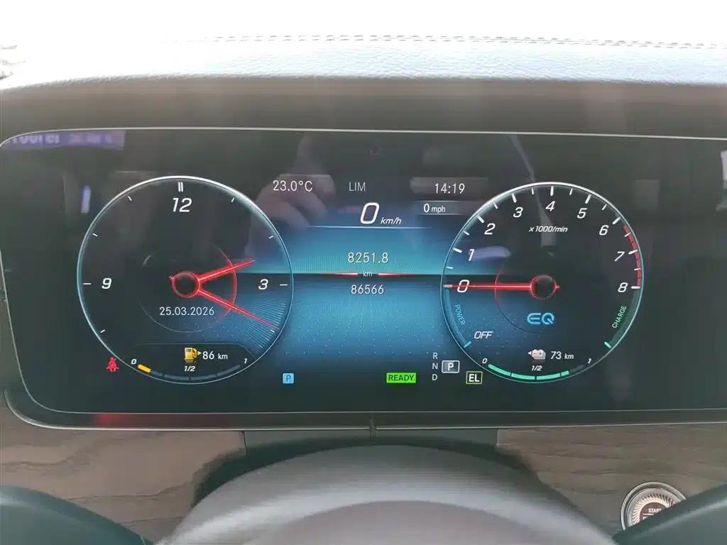 Mercedes-Benz E-Class PHEV 2022 Facelift E 350 e L Plug-in Hybrid Sedan — миниатюра 12