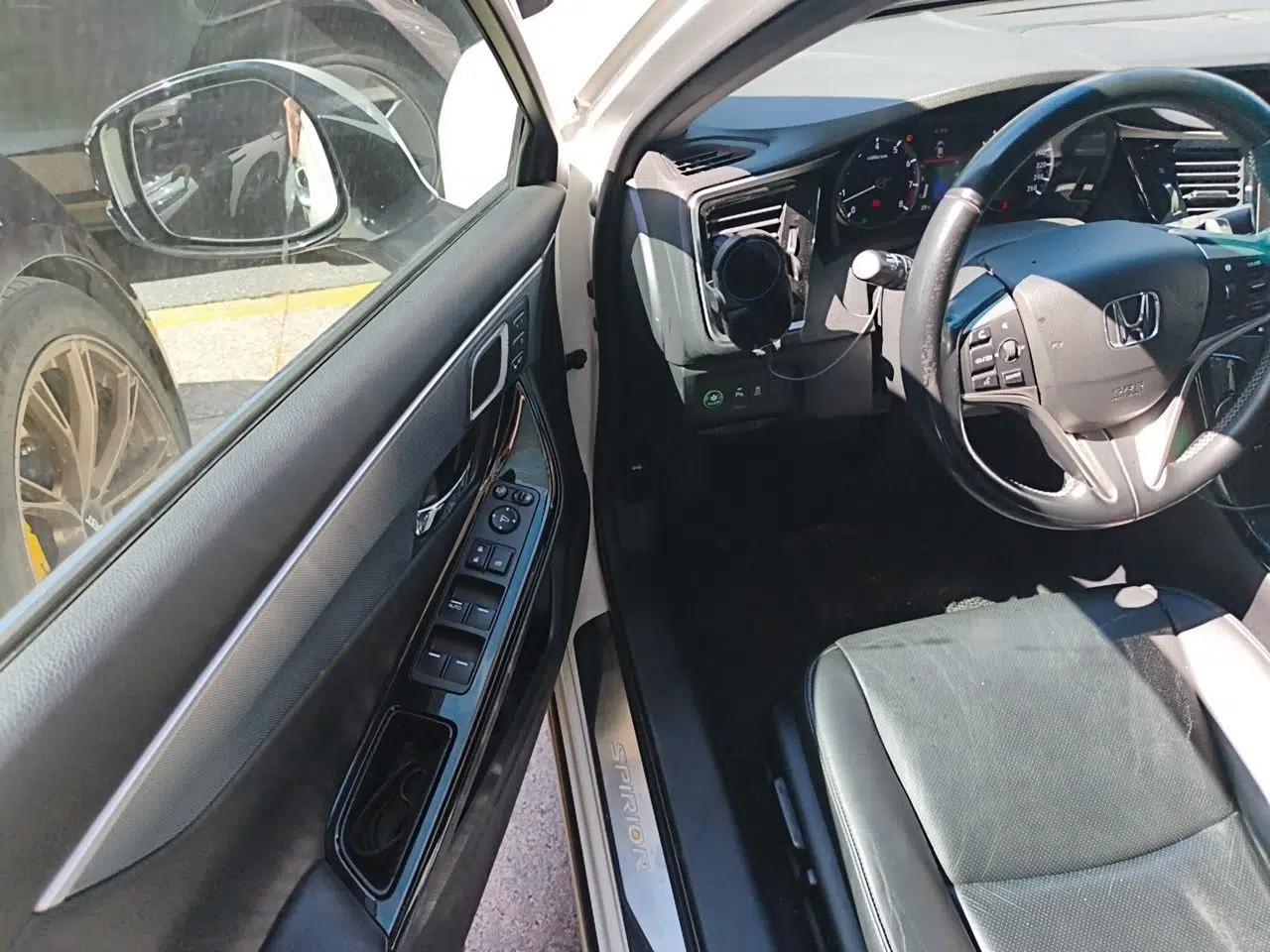 Honda Spirior 2015 2.4L Prestige Edition — миниатюра 16