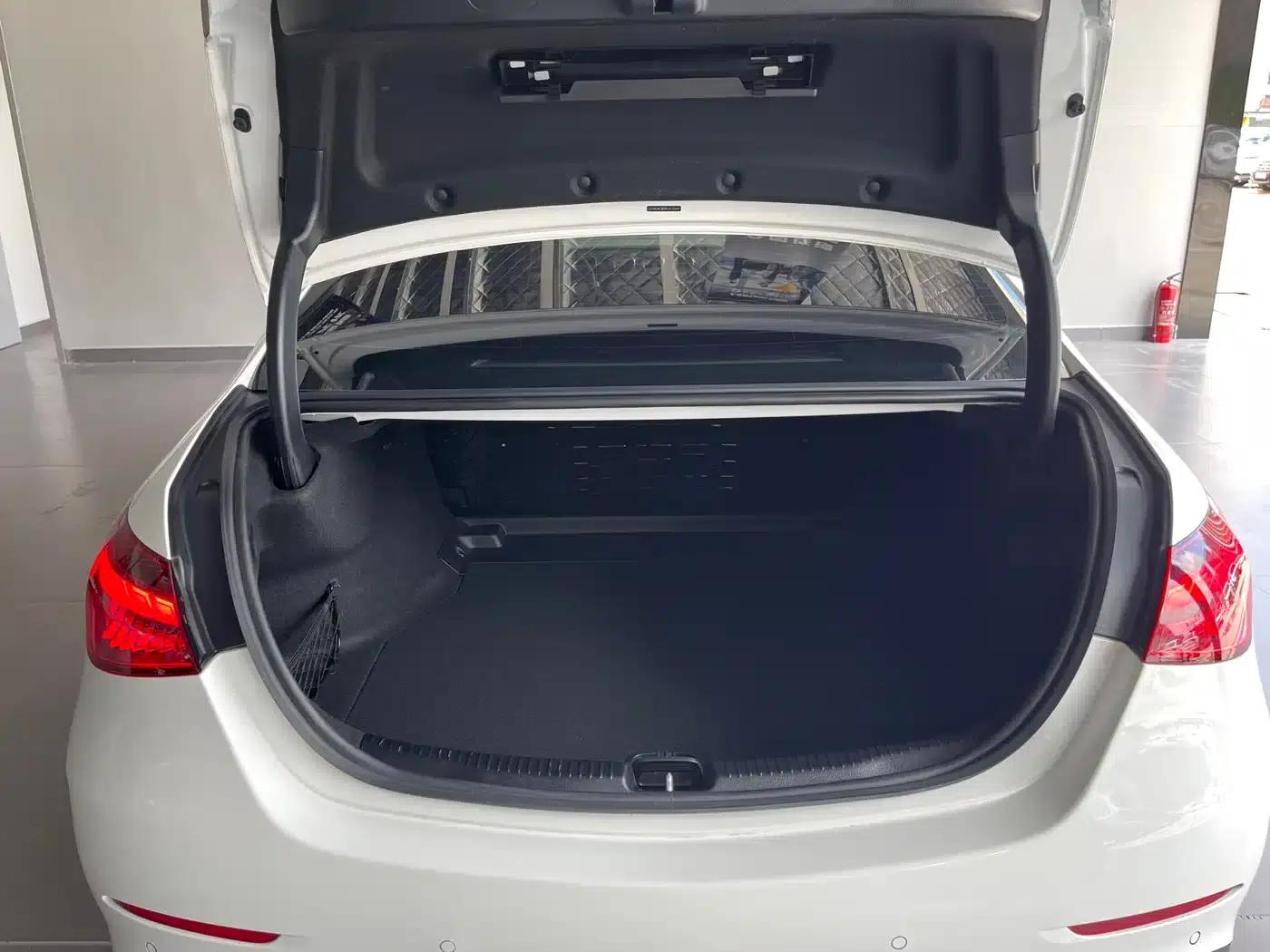 Mercedes-Benz C-Class 2024 Facelift C 260 L Sport Edition — миниатюра 18