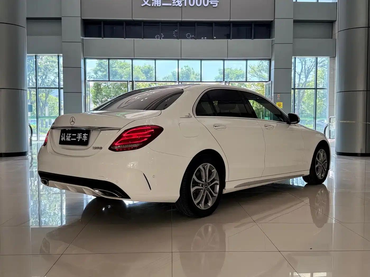 2017 Mercedes-Benz C-Class Facelift C 180 L Fashion Sport Edition — миниатюра 4