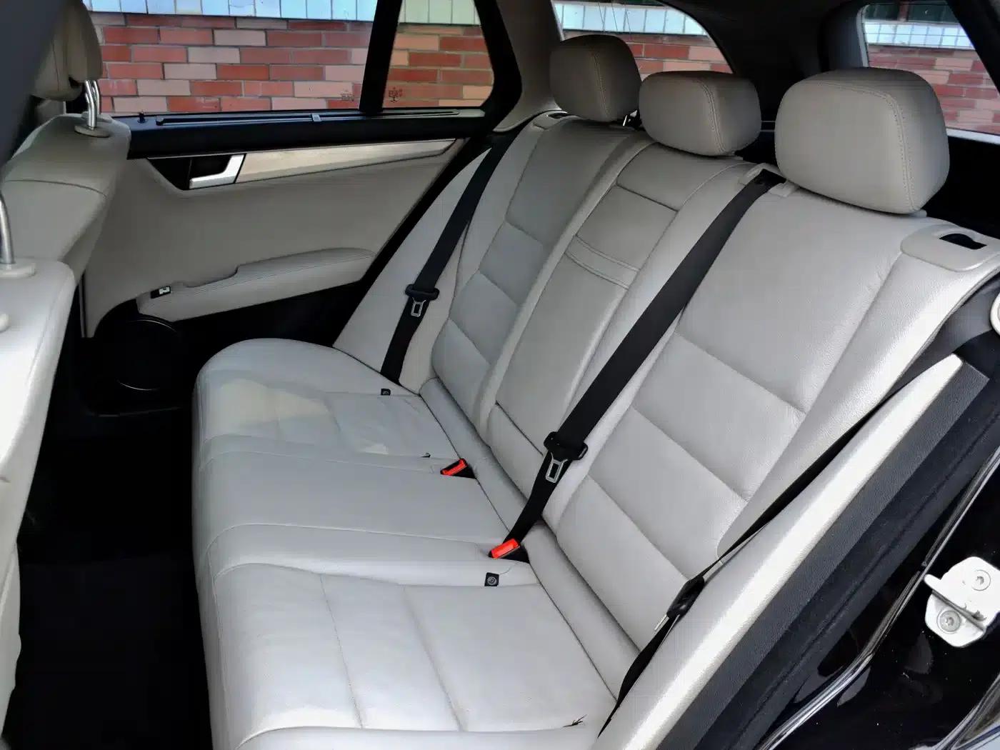 Imported Mercedes-Benz C-Class 2011 C 200 Fashion Touring Edition — миниатюра 11