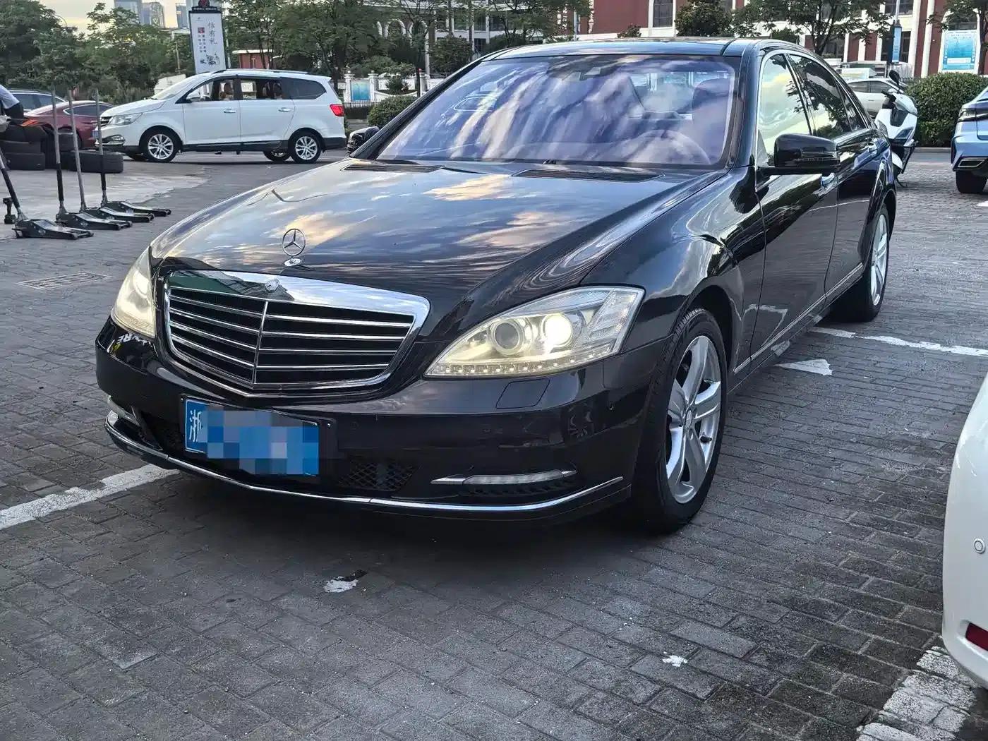 Mercedes-Benz S-Class 2010 S 350 L Luxury — миниатюра 1