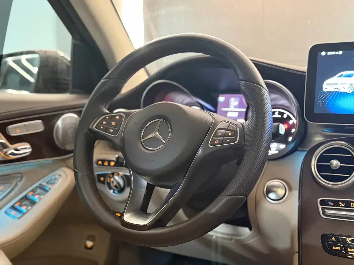 2017 Mercedes-Benz GLC 300 4MATIC Dynamic — миниатюра 27