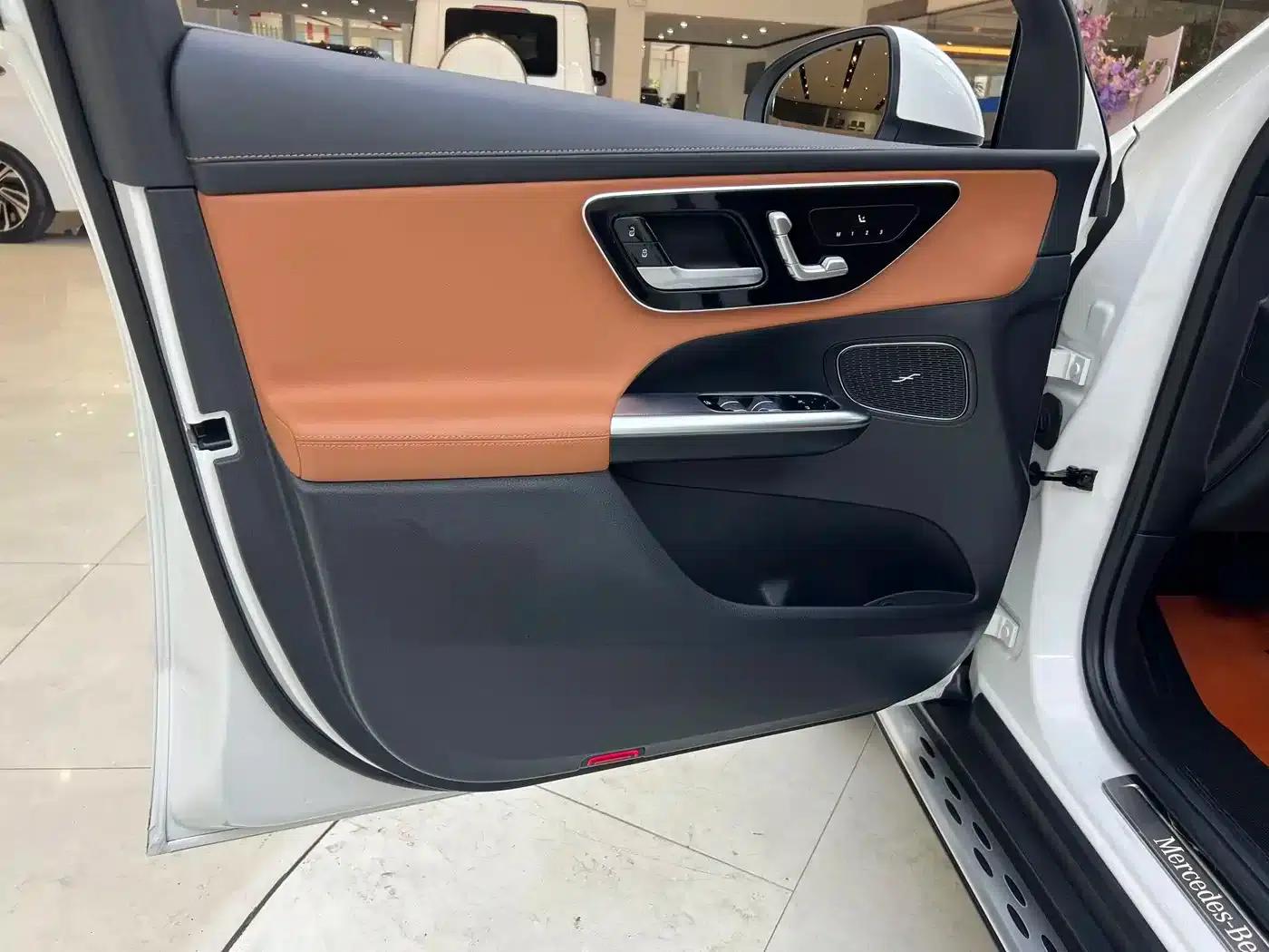 2023 Mercedes-Benz GLC 260 L 4MATIC Luxury 7-seater — миниатюра 11