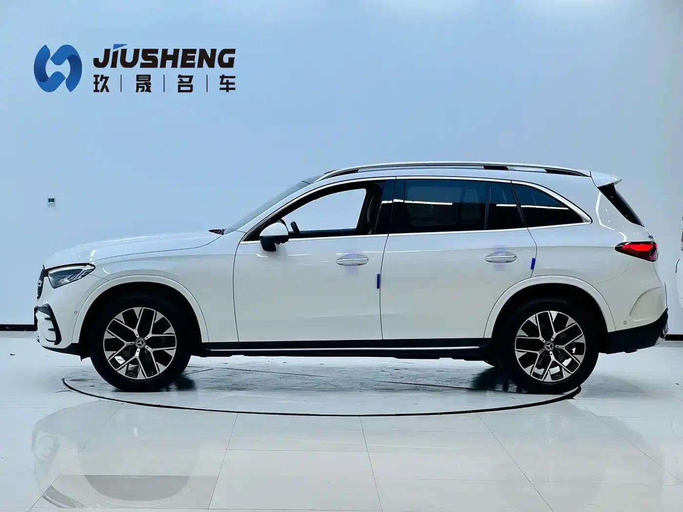 2023 Mercedes-Benz GLC 260 L 4MATIC Luxury 7-seater — миниатюра 3
