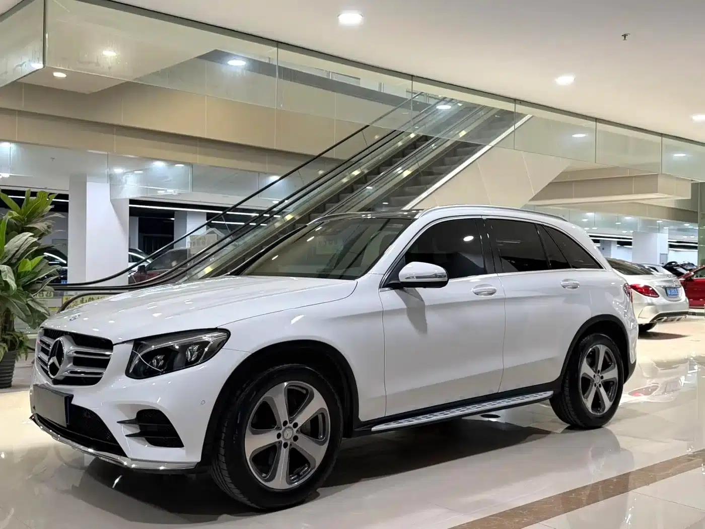 2017 Mercedes-Benz GLC 300 4MATIC Dynamic — миниатюра 1