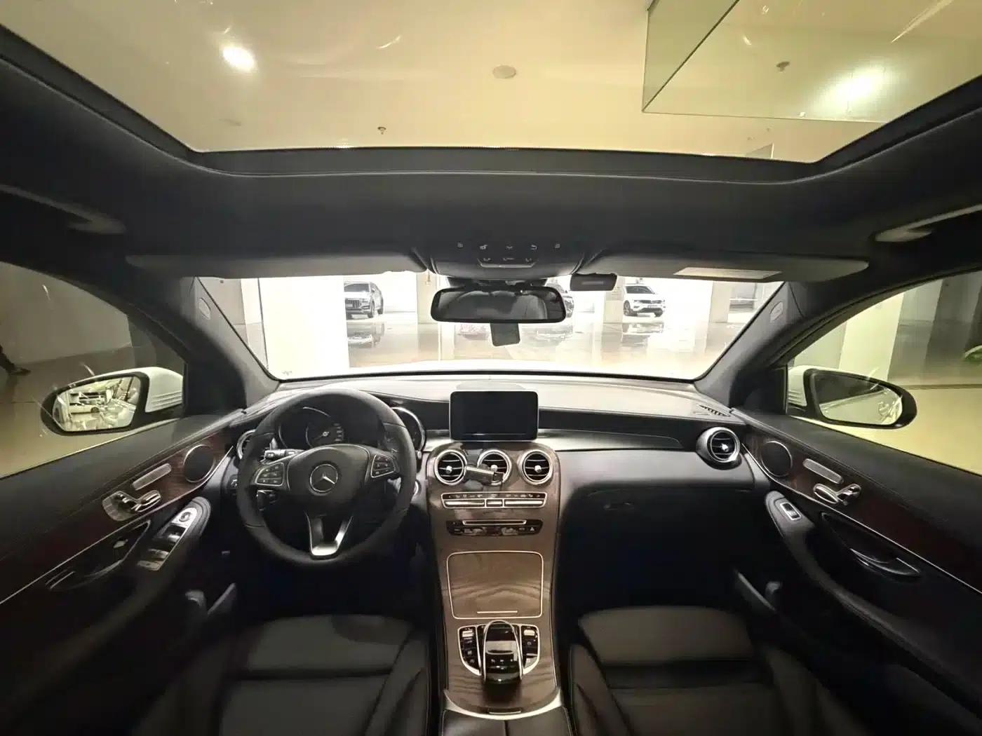 2017 Mercedes-Benz GLC 300 4MATIC Dynamic — миниатюра 3