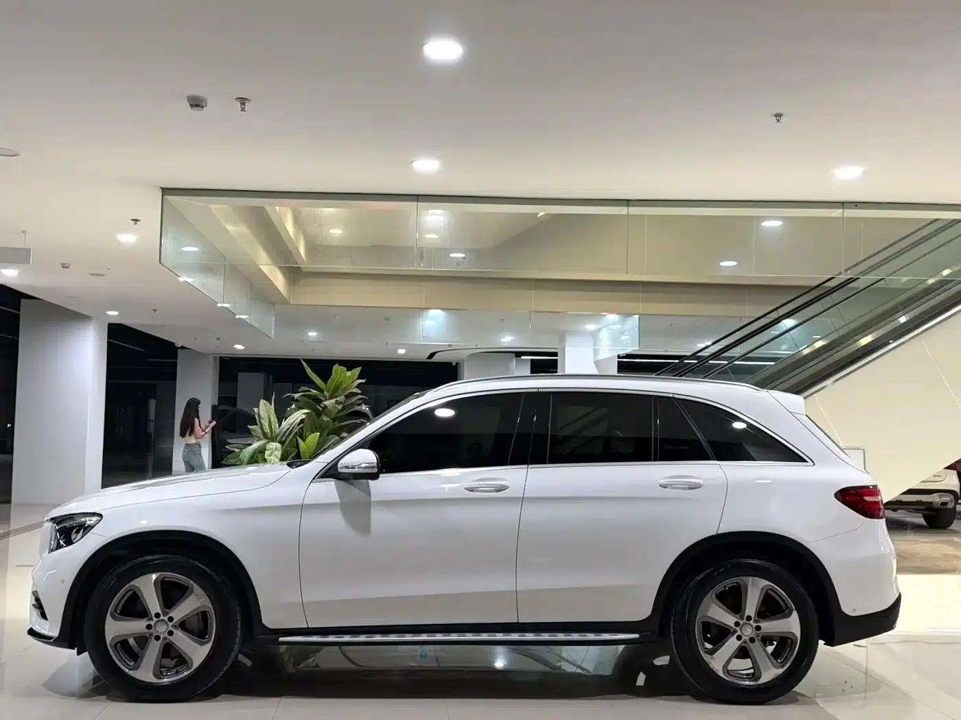 2017 Mercedes-Benz GLC 300 4MATIC Dynamic — миниатюра 4