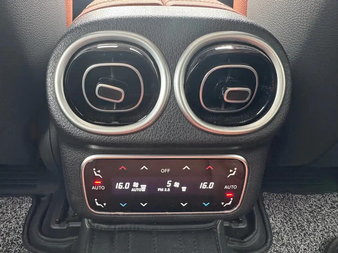 2023 Mercedes-Benz GLC 260 L 4MATIC Dynamic 7-seater — миниатюра 14