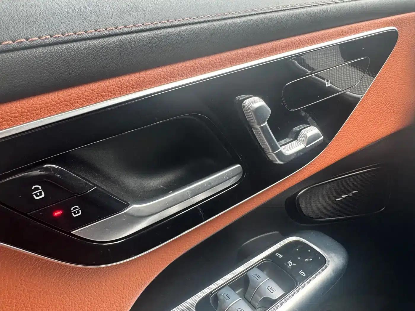 2023 Mercedes-Benz GLC 260 L 4MATIC Dynamic 7-seater — миниатюра 3