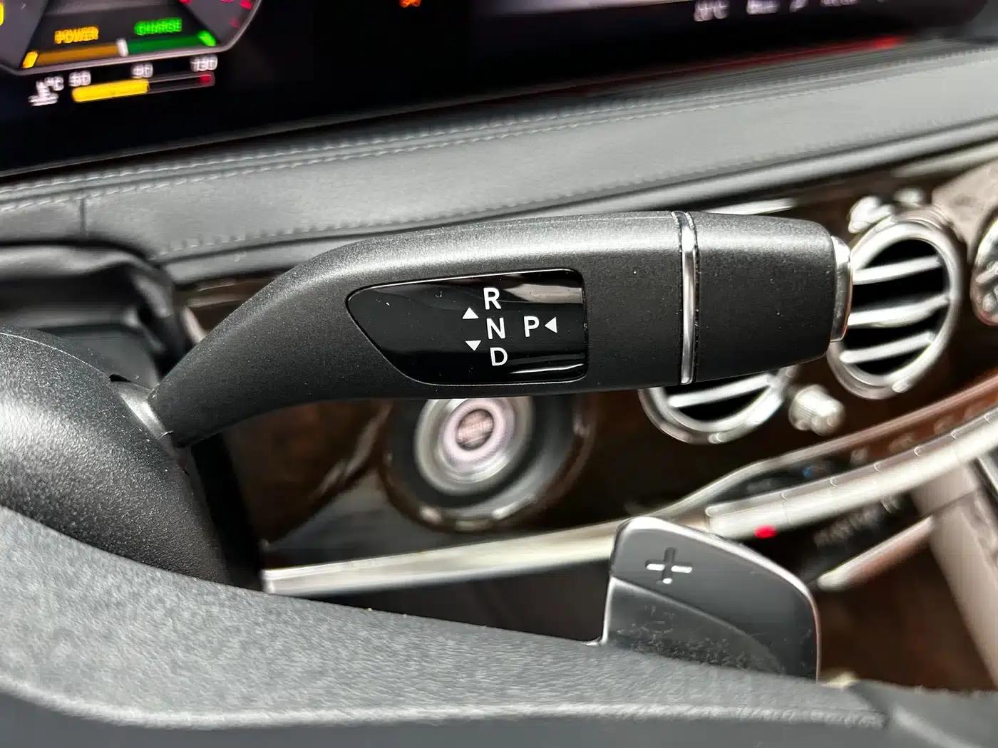Maybach S-Class 2020 S 450 4MATIC Collector's Edition — миниатюра 12