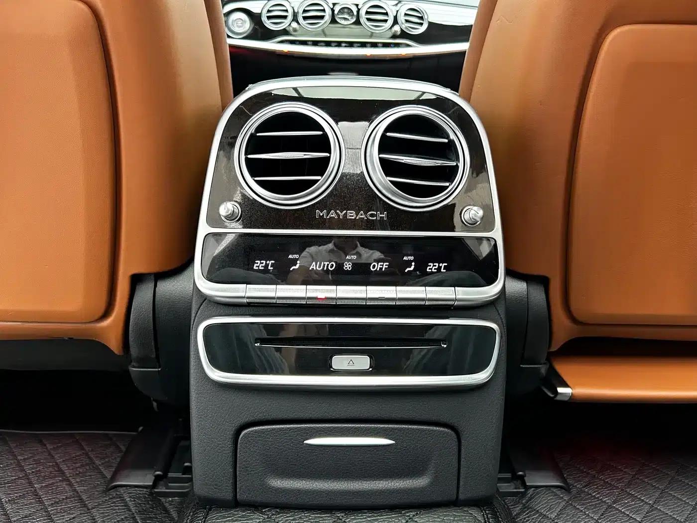 Maybach S-Class 2020 S 450 4MATIC Collector's Edition — миниатюра 20