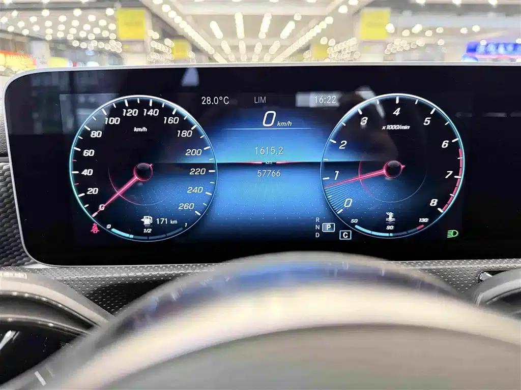 Mercedes-Benz A-Class 2020 A 200 L Sport Sedan — миниатюра 24