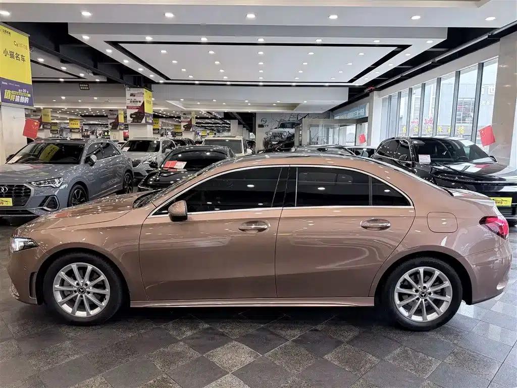 Mercedes-Benz A-Class 2020 A 200 L Sport Sedan — миниатюра 9