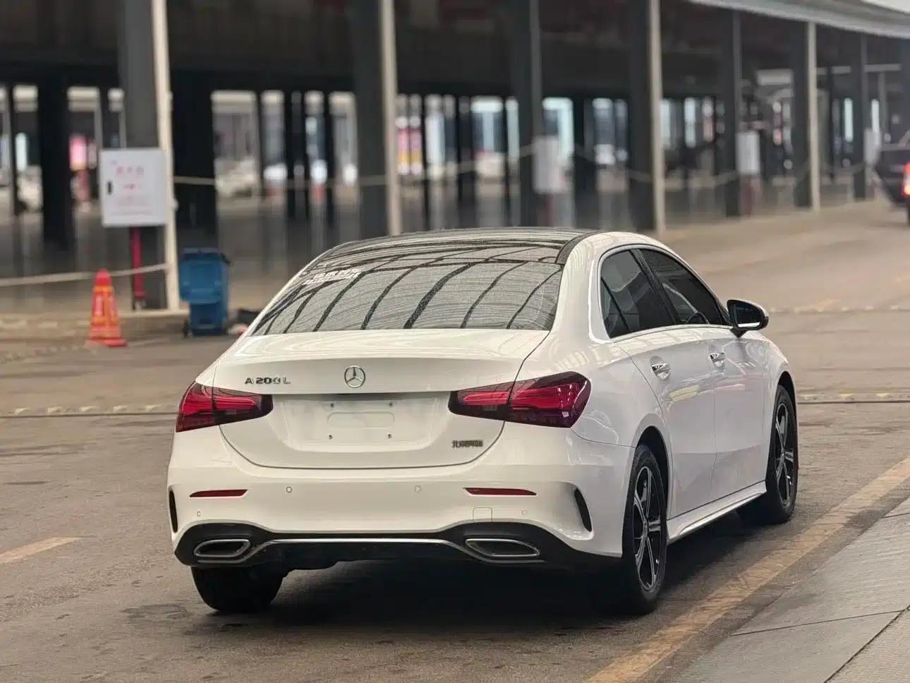2023 Mercedes-Benz A-Class A 200 L Fashion Edition — миниатюра 11