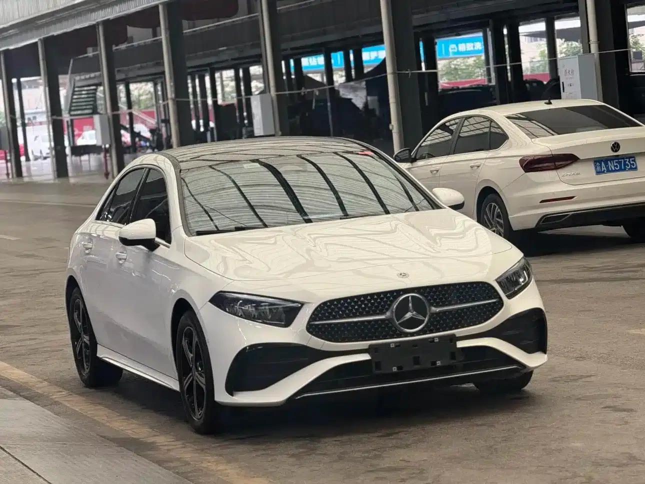 2023 Mercedes-Benz A-Class A 200 L Fashion Edition — миниатюра 3