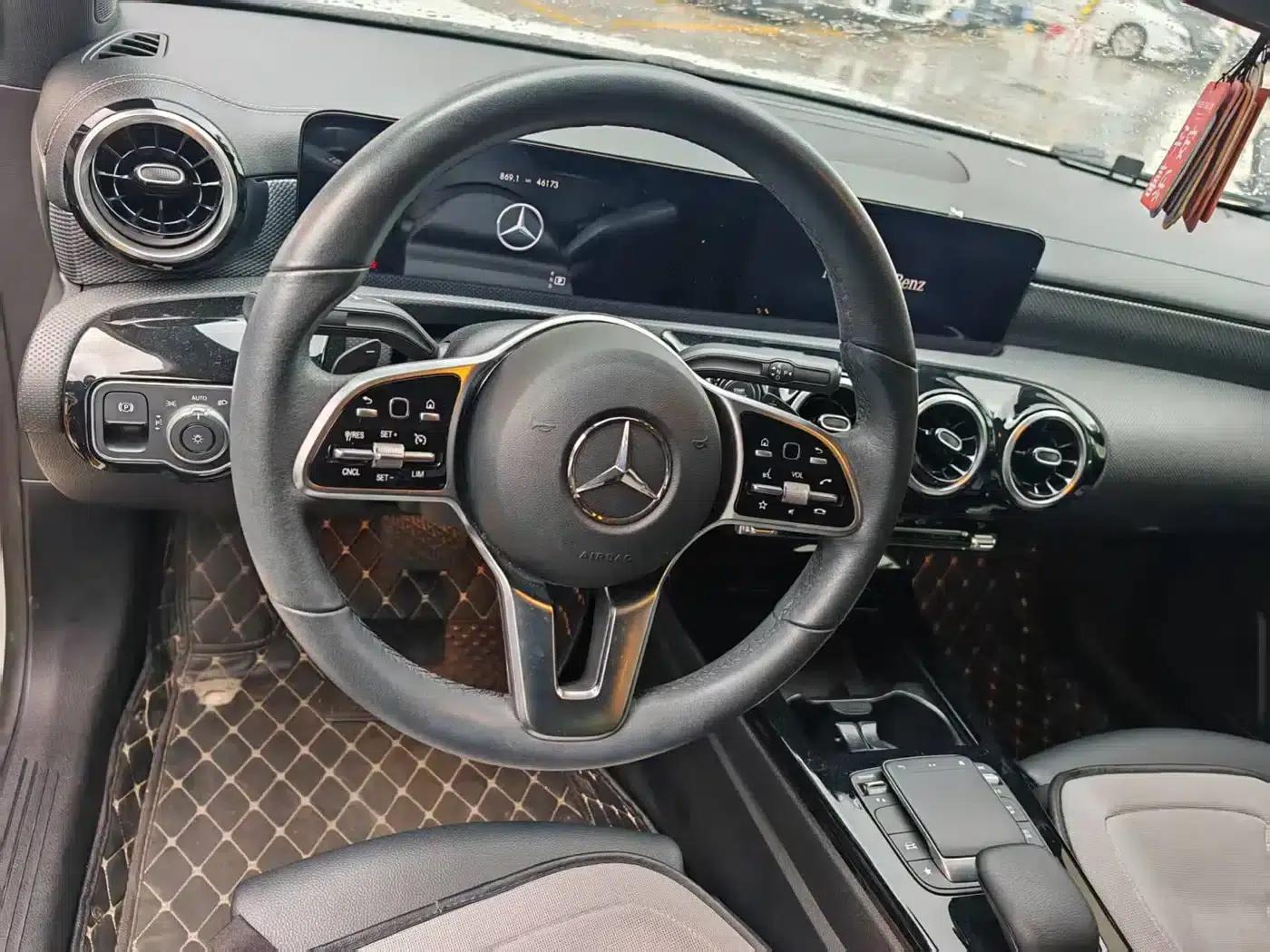 2022 Mercedes-Benz A-Class A 180 L Sport Sedan — миниатюра 4
