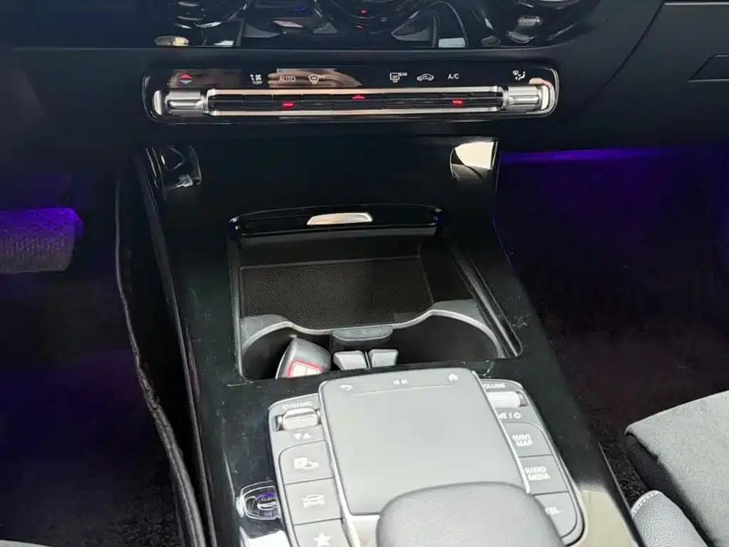 Mercedes-Benz A-Class 2020 Facelift A 200 L Sport Sedan Fashion Model — миниатюра 9