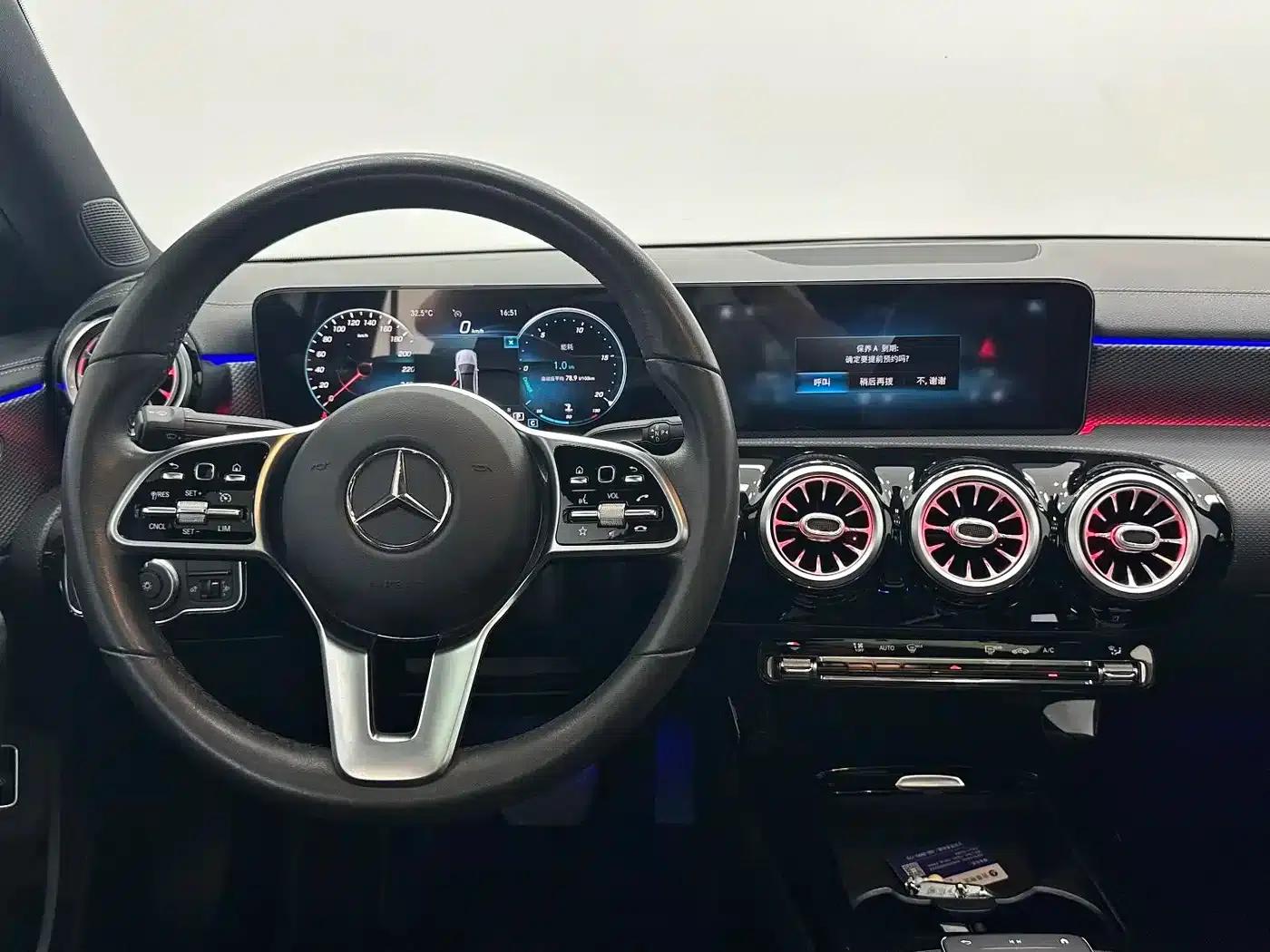2022 Mercedes-Benz A-Class A 180 L Sport Sedan — миниатюра 11
