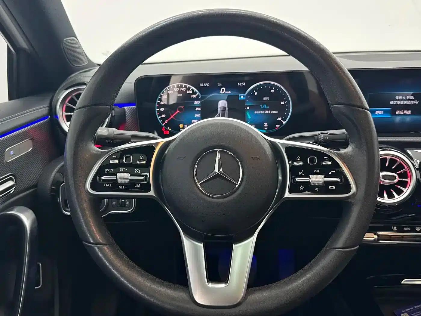 2022 Mercedes-Benz A-Class A 180 L Sport Sedan — миниатюра 12
