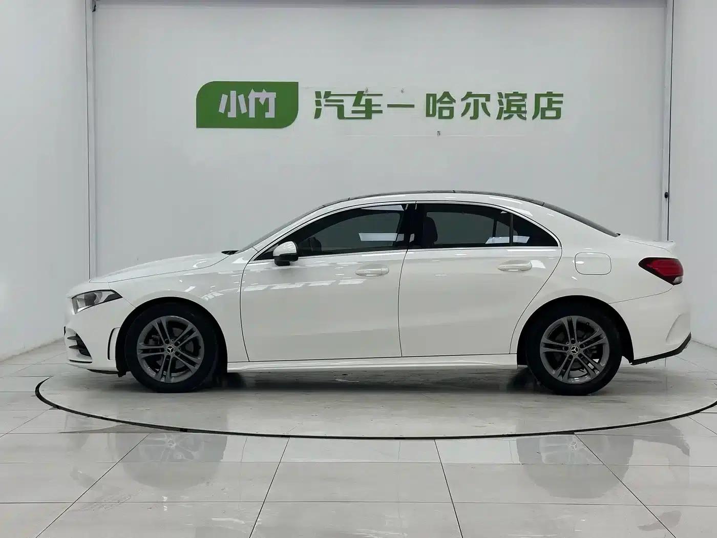 2022 Mercedes-Benz A-Class A 180 L Sport Sedan — миниатюра 5