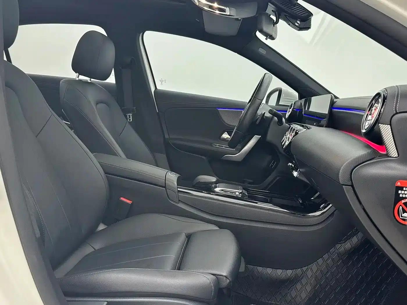 2022 Mercedes-Benz A-Class A 180 L Sport Sedan — миниатюра 8