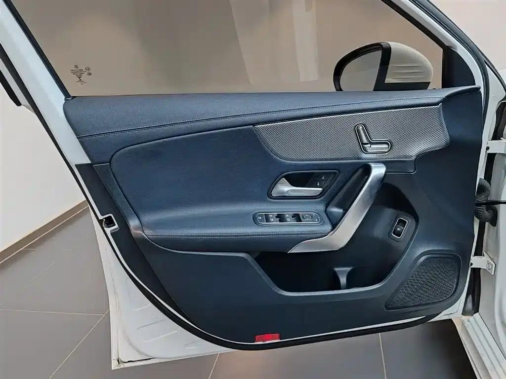 2021 Mercedes-Benz A-Class A 180 L Sport Sedan — миниатюра 12